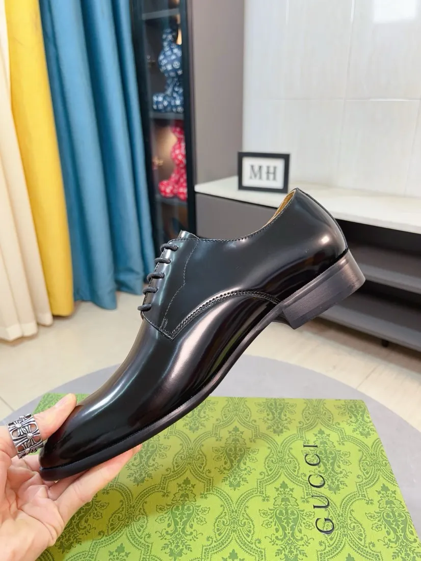 Men's Men's Shoes 💰520🌹🌹Niuli [GUCCI Gucci] A new style of formal men's leather shoes is coming~ The original quality upper is made of patent leather imported from Italy, the leather is soft and delicate, comfortable and soft first-layer cowhide lining, rubber wear-resistant outsole, the shoe shape is dignified and domineering, and the luxury charm cannot be concealed! The natural and free nouveau riche leads the trend. Code number: 38-44